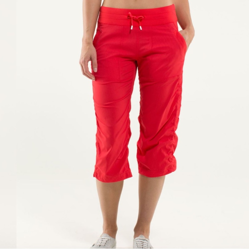 Lululemon Studio Crop *No Liner
Love Red